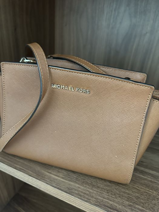 Bolsa Michael Kors Camel tiracolo