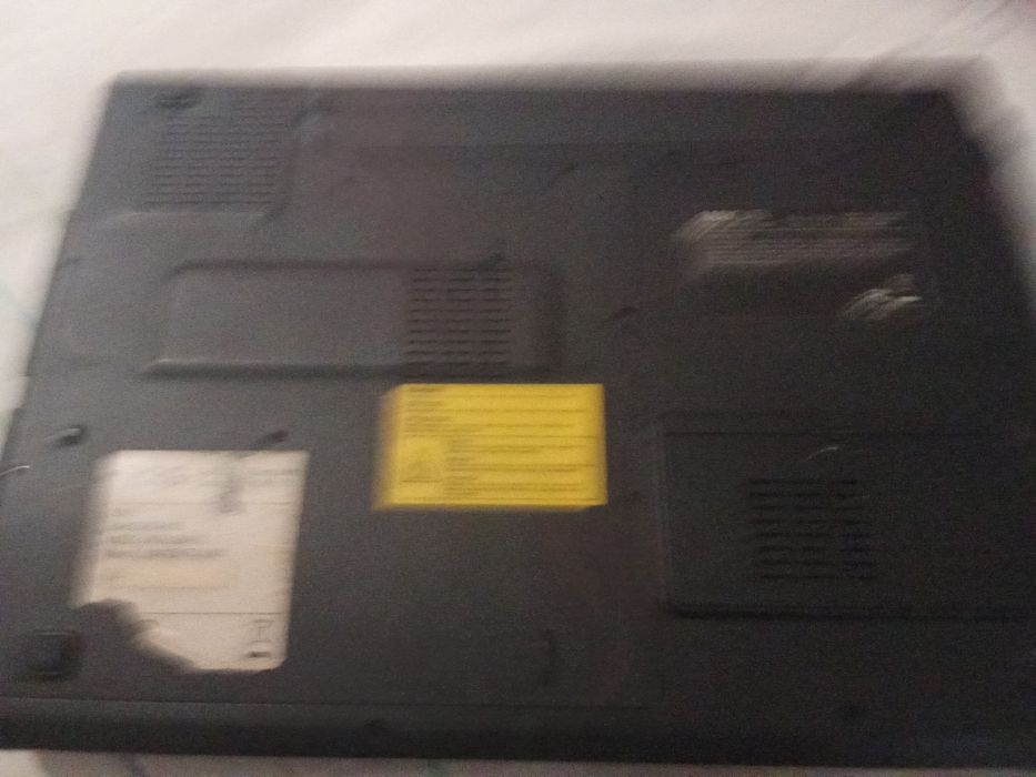 Tylko trzeba wgrać system tak to jest dobry laptop sprzedam go za 250 może komuś się przyda na części a nie umiem wgrać systemu i dlatego go sprzedaje