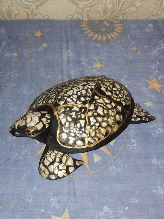 Сувенир черепаха из дерева