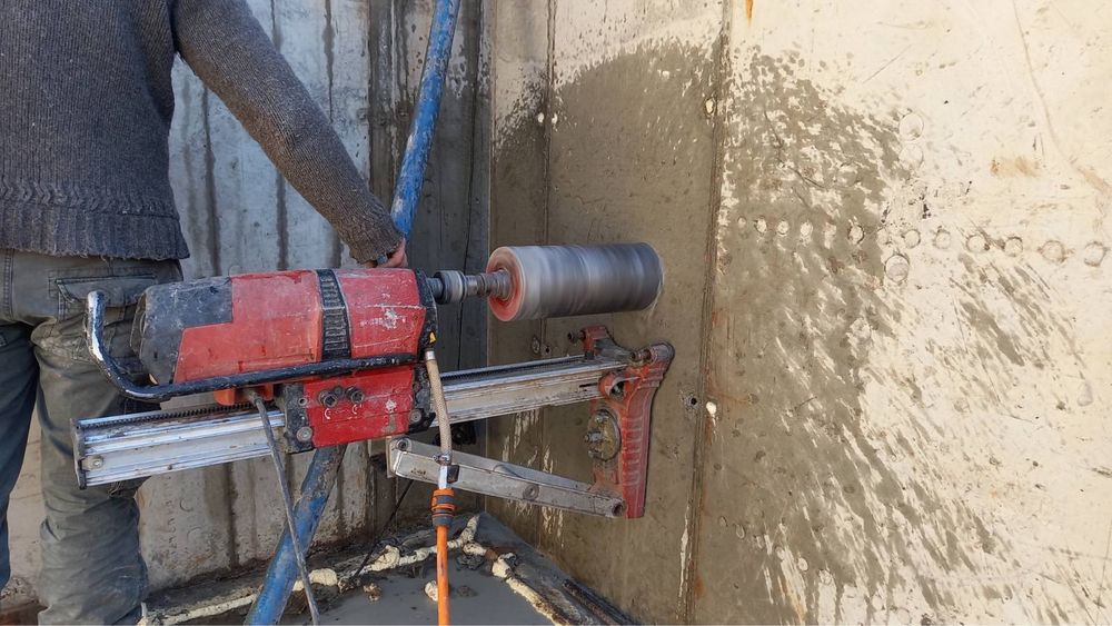 Алмазне буріння свердління отворів.