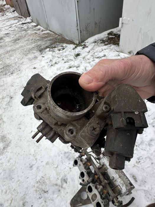 Комплект деталей від двигуна автомобіля міцубісі галант 1,8 бензин .