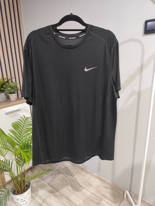 Sportowy męski T-shirt Nike w rozmiarze XXL.