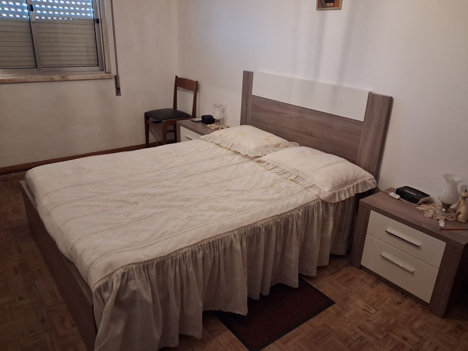 Mobilia Quarto de casal c comoda e espelho