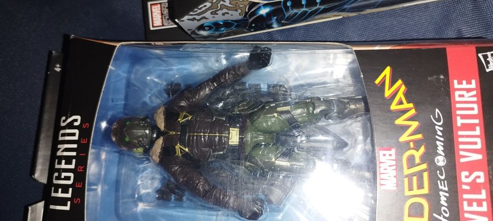 Várias figuras Marvel Legends