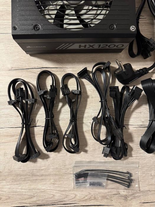 Блок живлення Corsair HX1200 1200W – 80 PLUS Platinum (CP-9020140-EU)