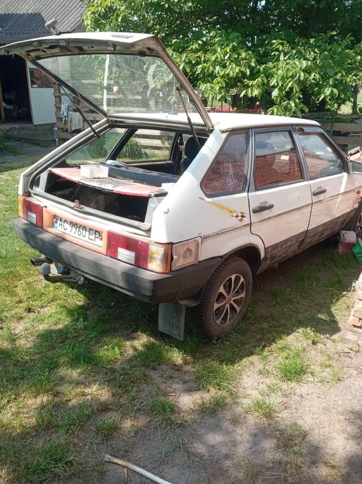 Продам машину ваз2109