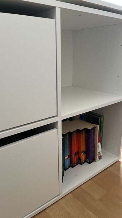 Mesa de escritório branca em bom estado