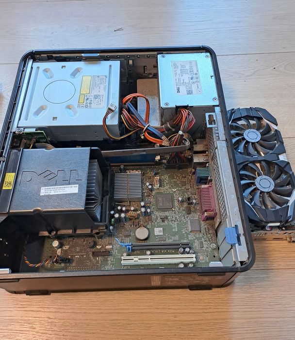 Komputer stacjonarny DELL OPTIPLEX 700 plus grafika