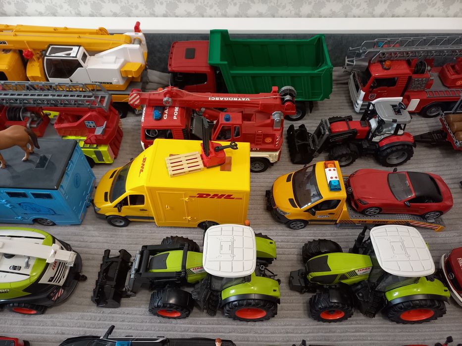 Великі машинки Bruder