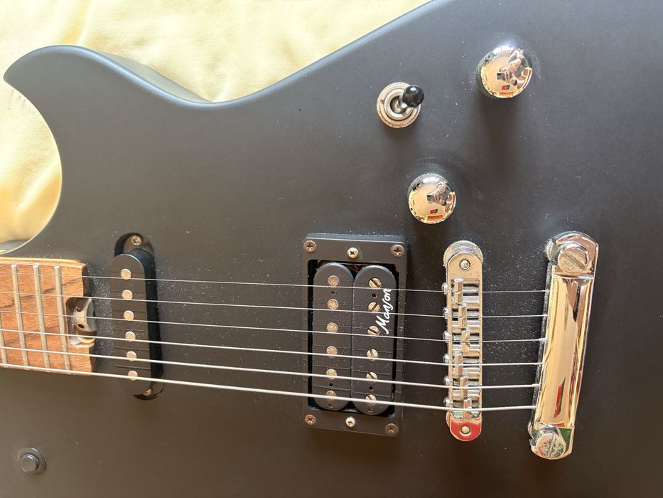 Guitarra Elétrica CORT/MANSON MBC-1