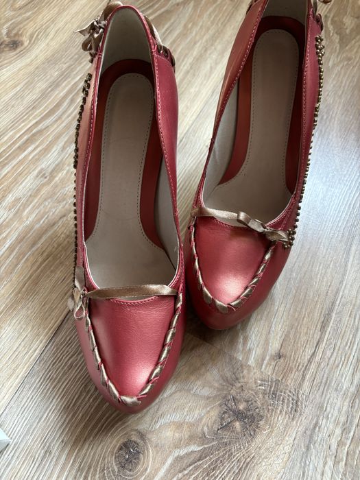 Czerwone szpilki goralskie rozmiar 38