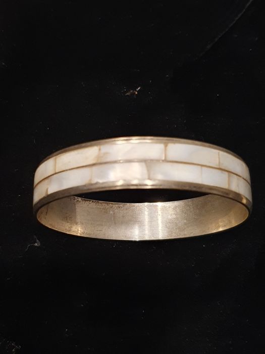 Branzoletka z masą perłową