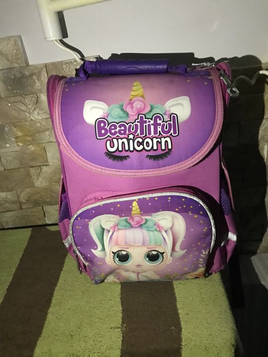 Гарний шкільний рюкзачок