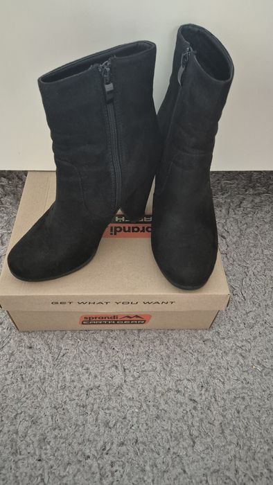 Czarne buty botki na słupku zamsz zamek r. 40