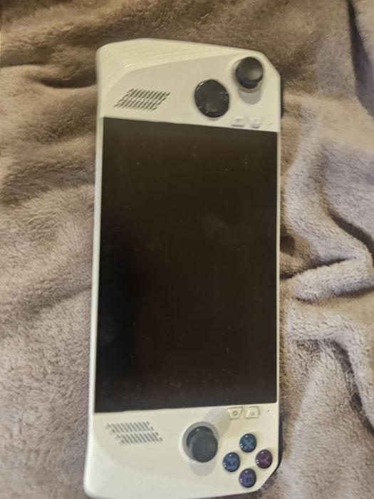 Портативна ігрова консоль Asus Rog Ally
Продаю портативну ігрову консо