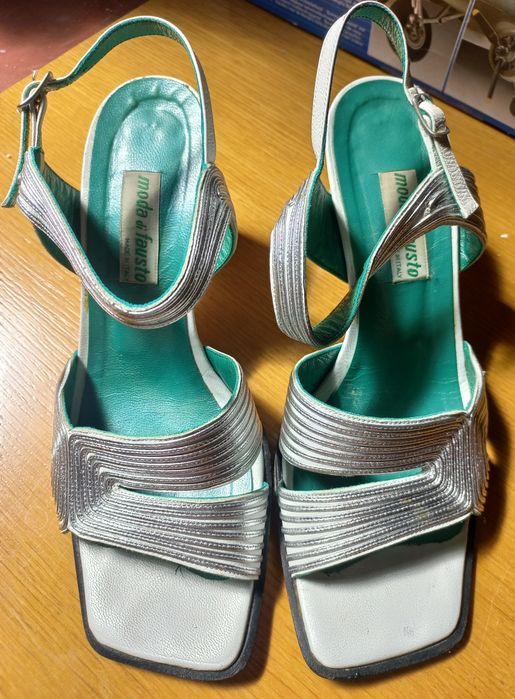 Sandałki srebrno białe że skóry 38