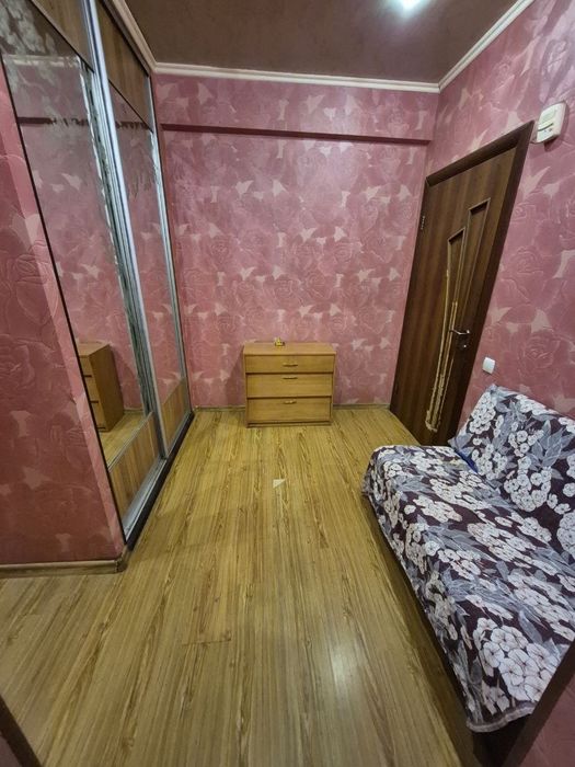 Продам 2-х сталинку с раздельными комнатами