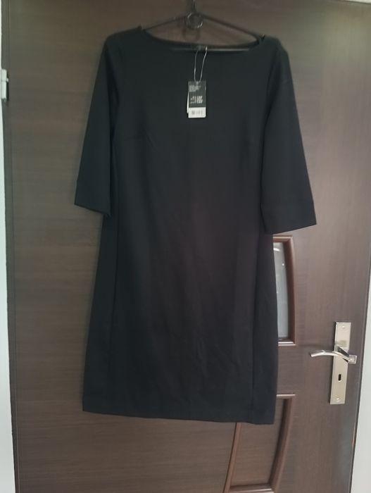 Elegancka czarna sukienka rozmiar 36
