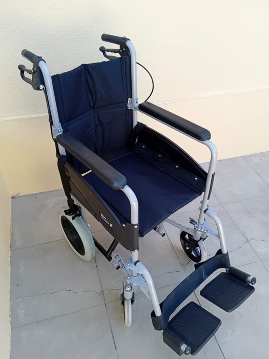 Cadeira de Rodas Manual Dobrável – Como Nova