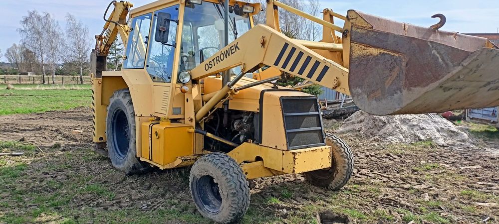 OSTRÓWEK koparko ładowarka NK Perkins 4P zarejestrowana