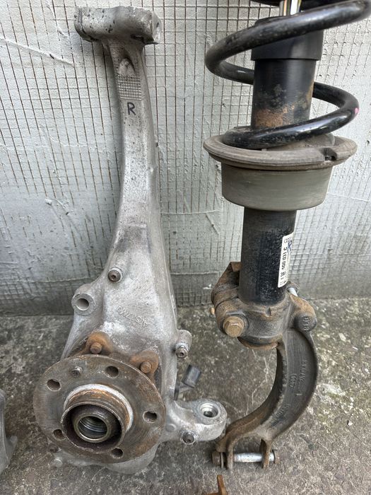 Поворотний кулак цапфа ауді audi а6 с7