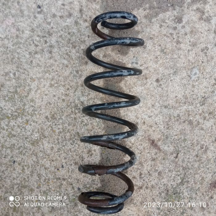 Продам пружину задню Гольф4 уні
