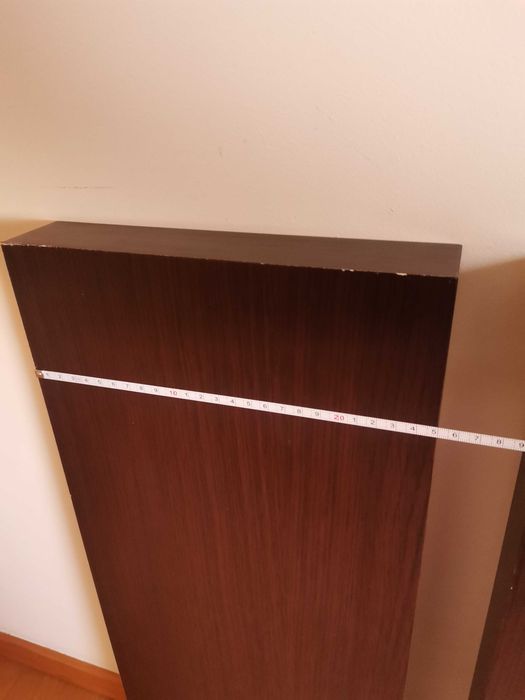 2 prateleiras de parede castanhas