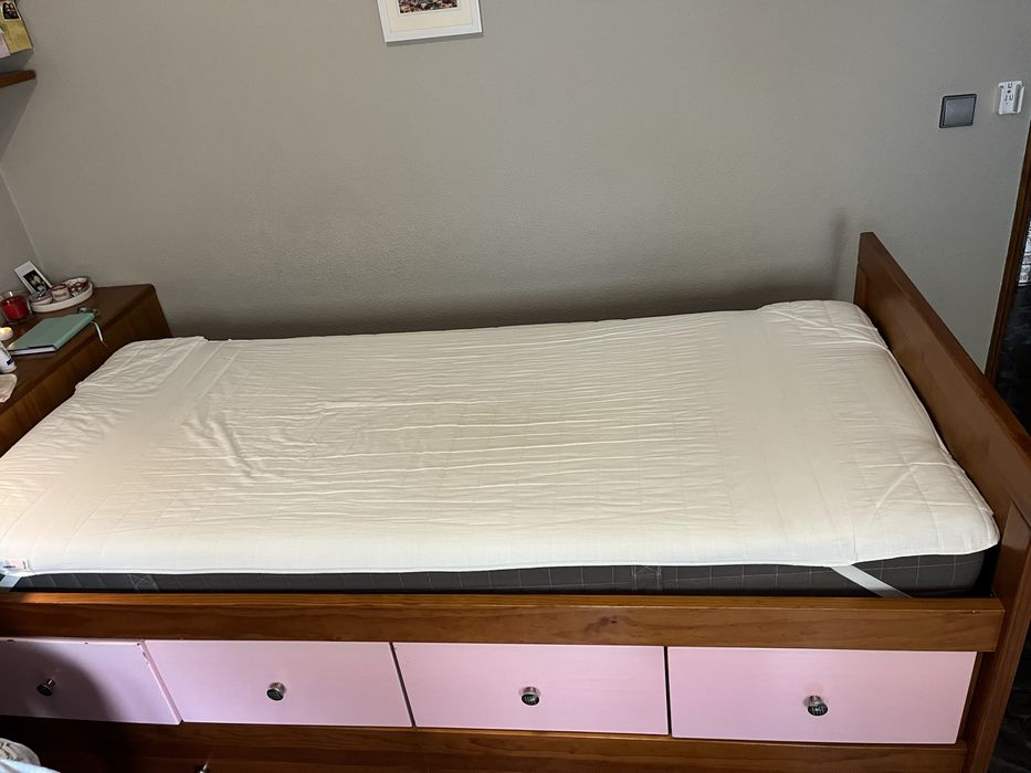 Cama com 2 colchões e c gavetas de arrumação