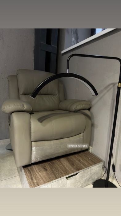 Крісло реклайнер 180 градусів для майстрів
