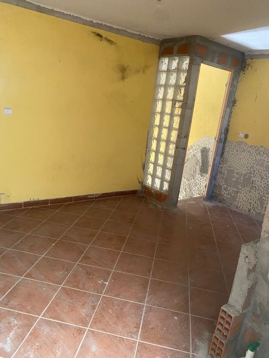 Casa para acabar de recuperar em Escalos de Cima (10 minutos de Castelo Branco)