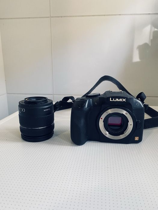 Panasonic Lumix G6 + Lente 14-42mm (Ecrã Rotativo / Wi-Fi)
