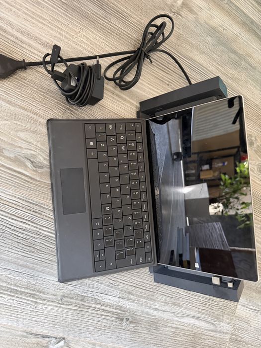 Microsoft Surface 3 (wersja LTE) 1657 laptop tablet 128gb klawiatura stacja dokujaca