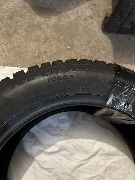 Резина Бріджстоун шипована 205 / 55 R 16