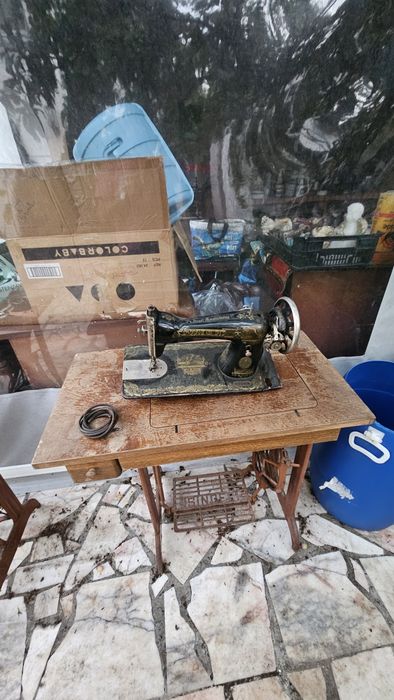 Três maquinas de costura Singer!