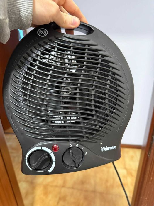 Aquecedor portátil Tristar KA-5037 de cor preta