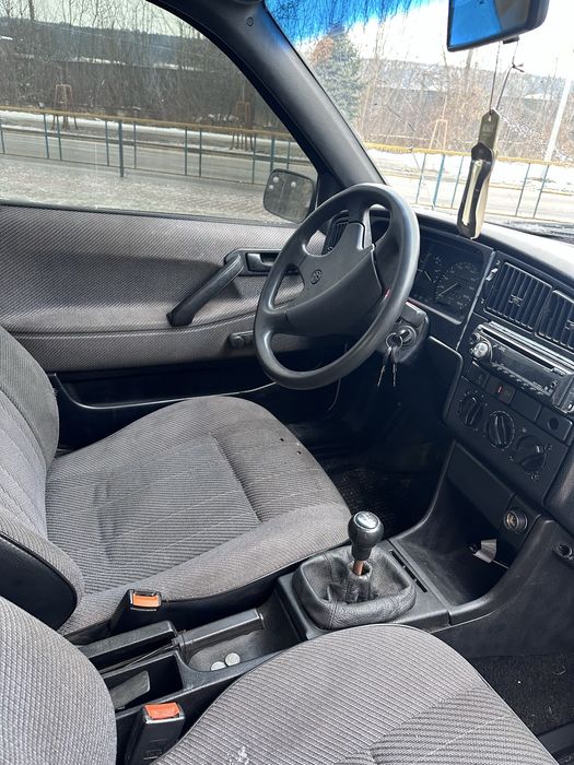 Passat б3 1.8 1990рік