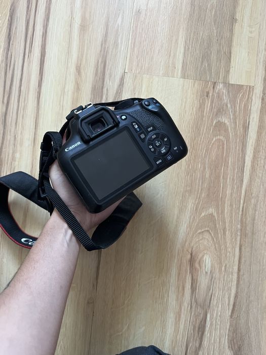 Lustrzanka Canon EOS1300D