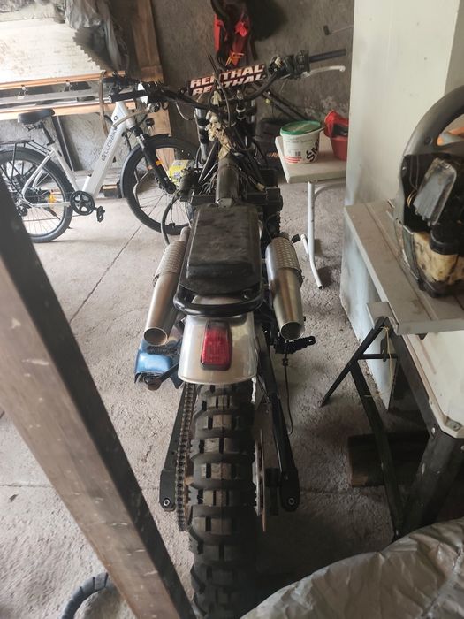 Motor motocykl Custom Triumph Tiger  900