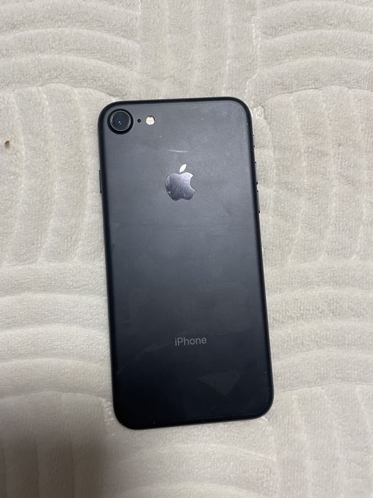 Iphone 7 чи 8( не включається)