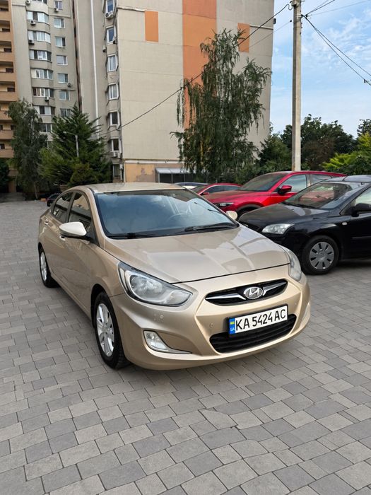Hyundai Accent 2013г. 1,6л. Газ-Бензин Официал