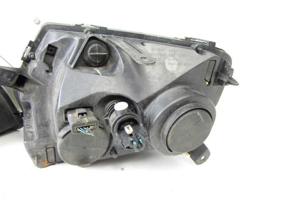 Dacia Duster lampa lampy przód przednie prawa lewa