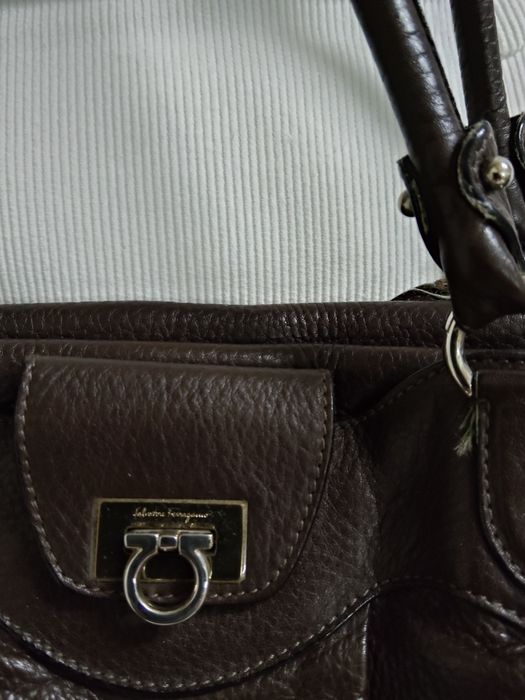 Fabulosa Mala em Pele Granulada Castanha marca Salvatore Fe