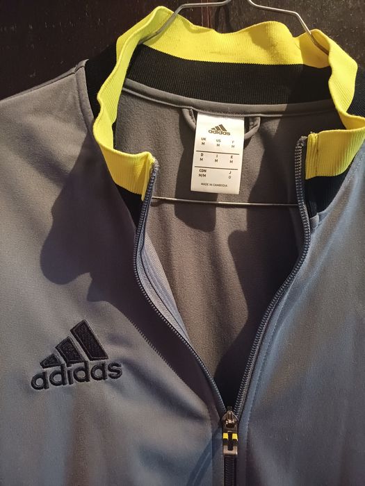 Vende se Casaco Adidas