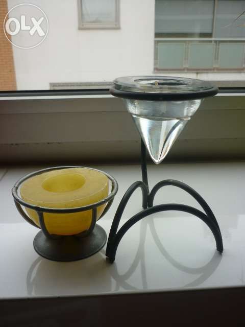 Castiçais decorativos.