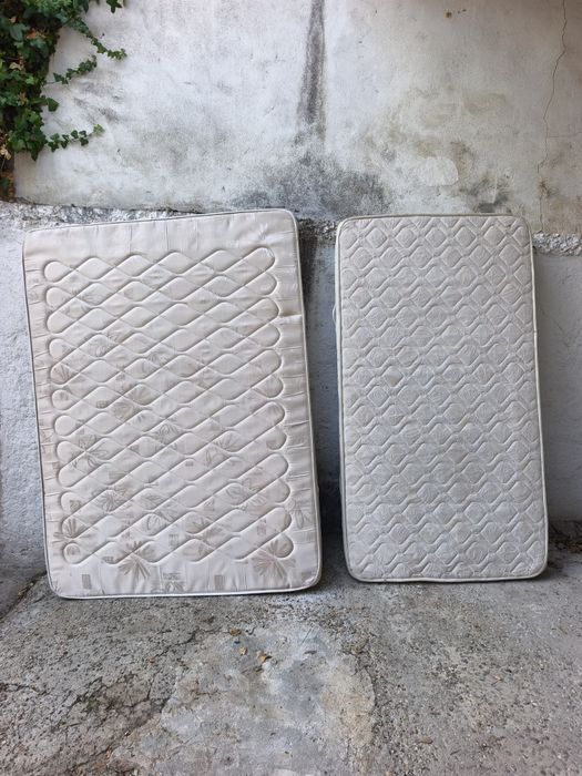 Conjunto 2 colchões com estrados
