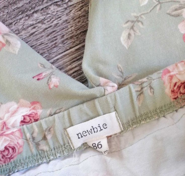 Newbie zielone legginsy w róże 86