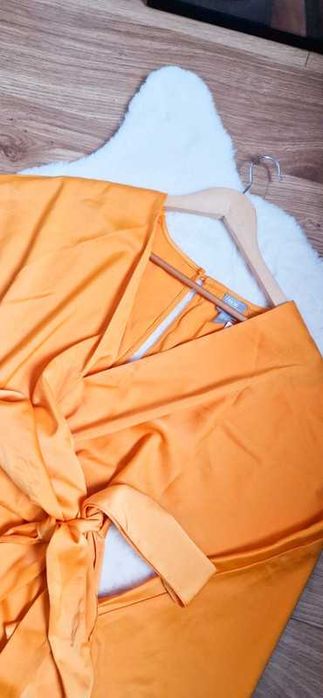 ASOS Nowa żółta sukienka satynowa z kopertowym dekoltem, rozmiar 36