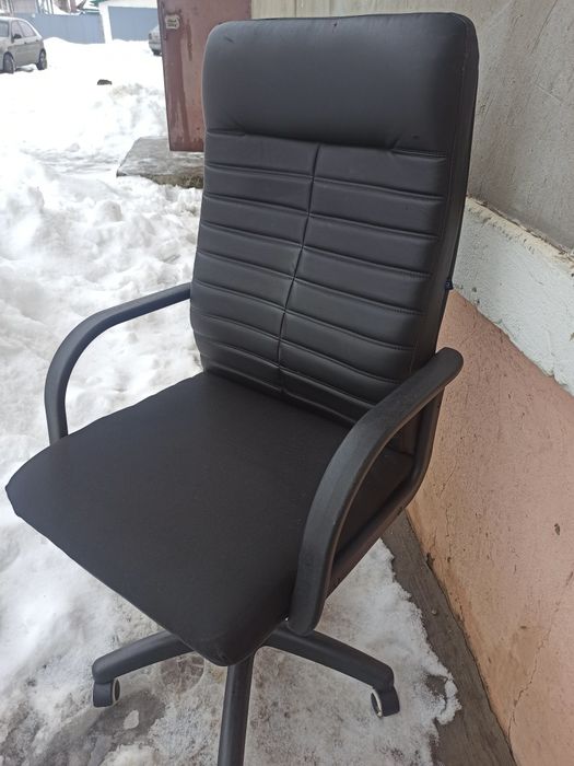 Продам кресло офисное