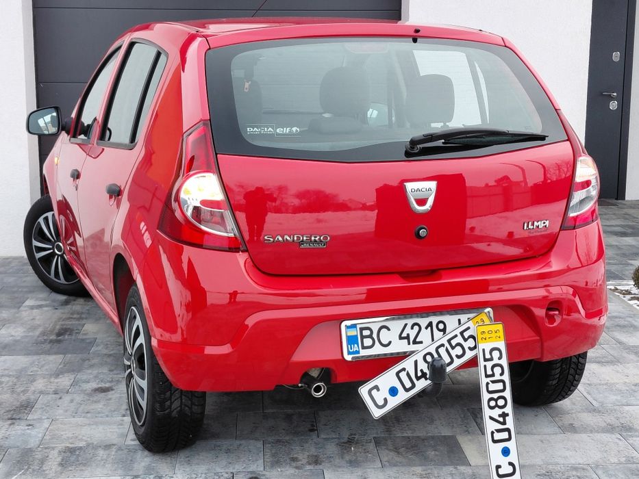 Продаєця Dacia Sandero 1.4 бензин 2009 рік