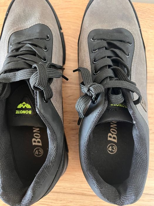 Nowe męskie buty 42